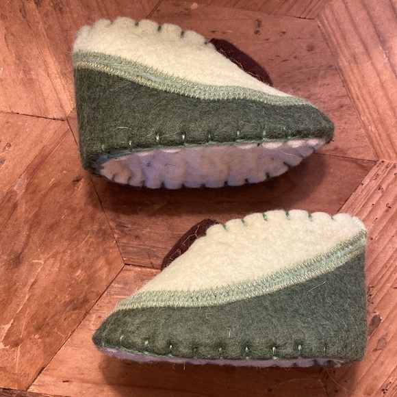 🥑 Avocado Baby Booties Felted Wool Shoes handmade in Mexico - Picture 5 of 6